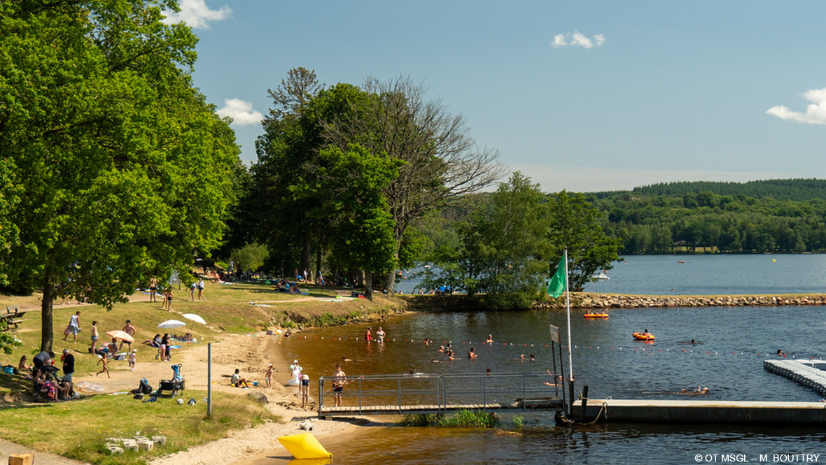Activités aquatique et baignade, sur le lac des Settons à proximité du camping nature en Bourgogne l’Hermitage de Chevigny