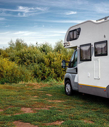 Camper en camping-car au camping nature dans la Nièvre l’Hermitage de Chevigny