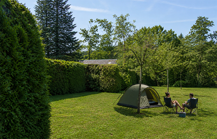 Les emplacements nus pour tentes, caravanes et camping-cars du camping dans le Morvan l’Hermitage de Chevigny