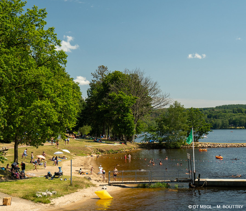 Baignade au lac des Settons depuis le camping dans la Nièvre l’Hermitage de Chevigny